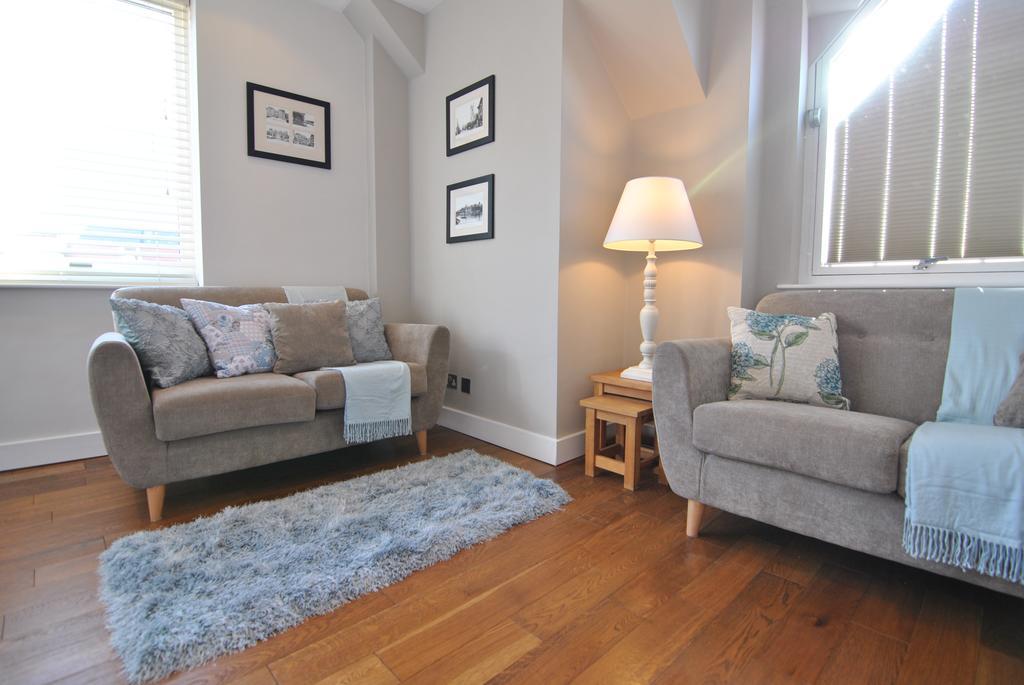 Apartment The Courtyard 2 Bedroom Apartments In Central Windsor With Parking