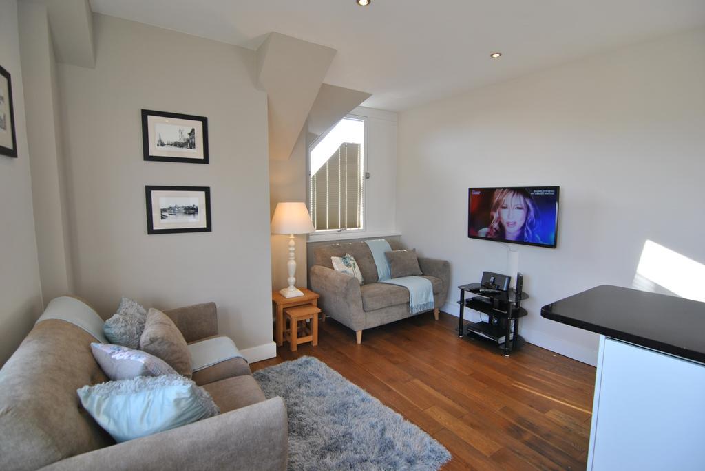 Apartment The Courtyard 2 Bedroom Apartments In Central Windsor With Parking Windsor