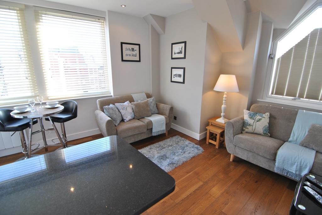 The Courtyard 2 Bedroom Apartments In Central Windsor With Parking