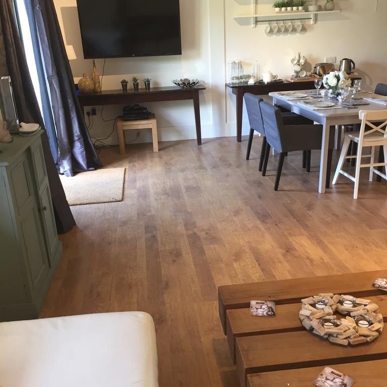 Willow Court Farm The Lodge & Petting Farm, 8 Mins From Legoland & Windsor, 15 Mins From Lapland Uk Holiday home *