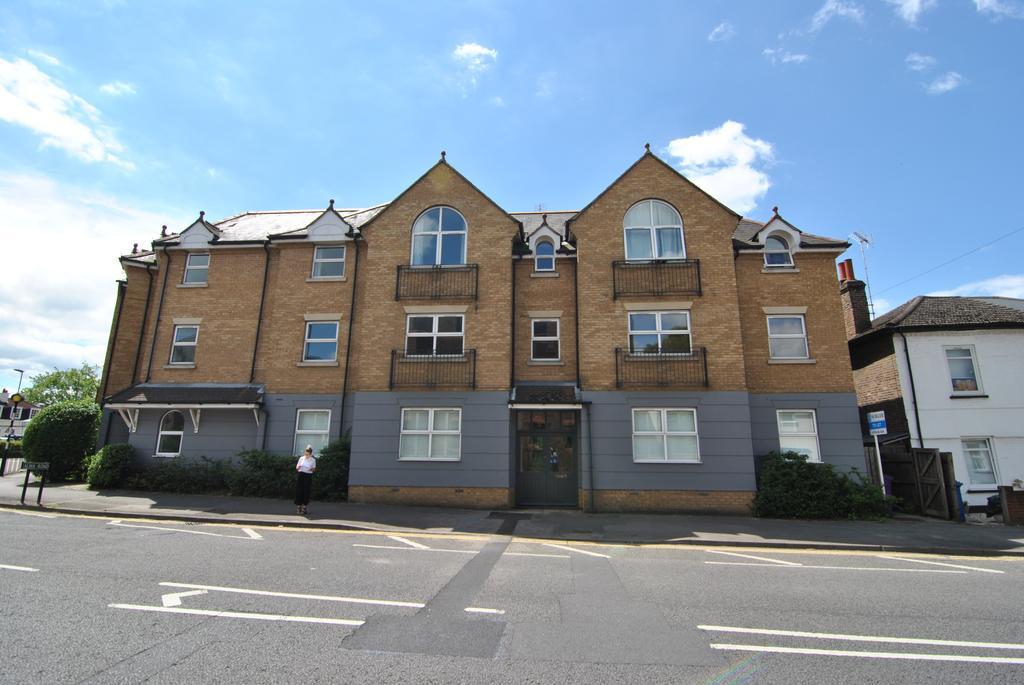Lord Raglan House One Bedroom With Parking *