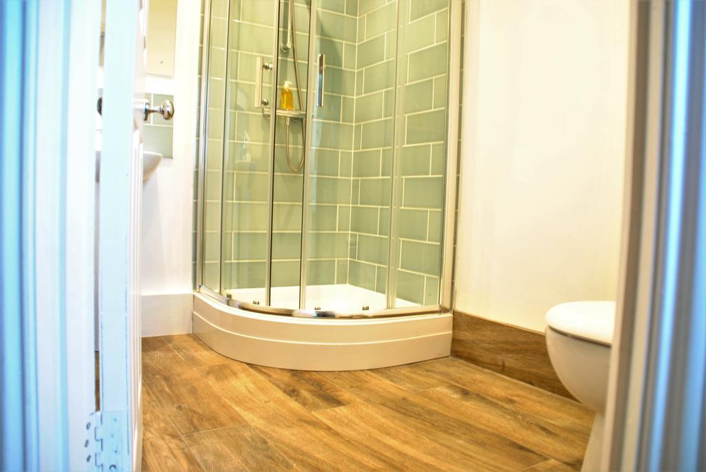 Lord Raglan House One Bedroom With Parking Apartment