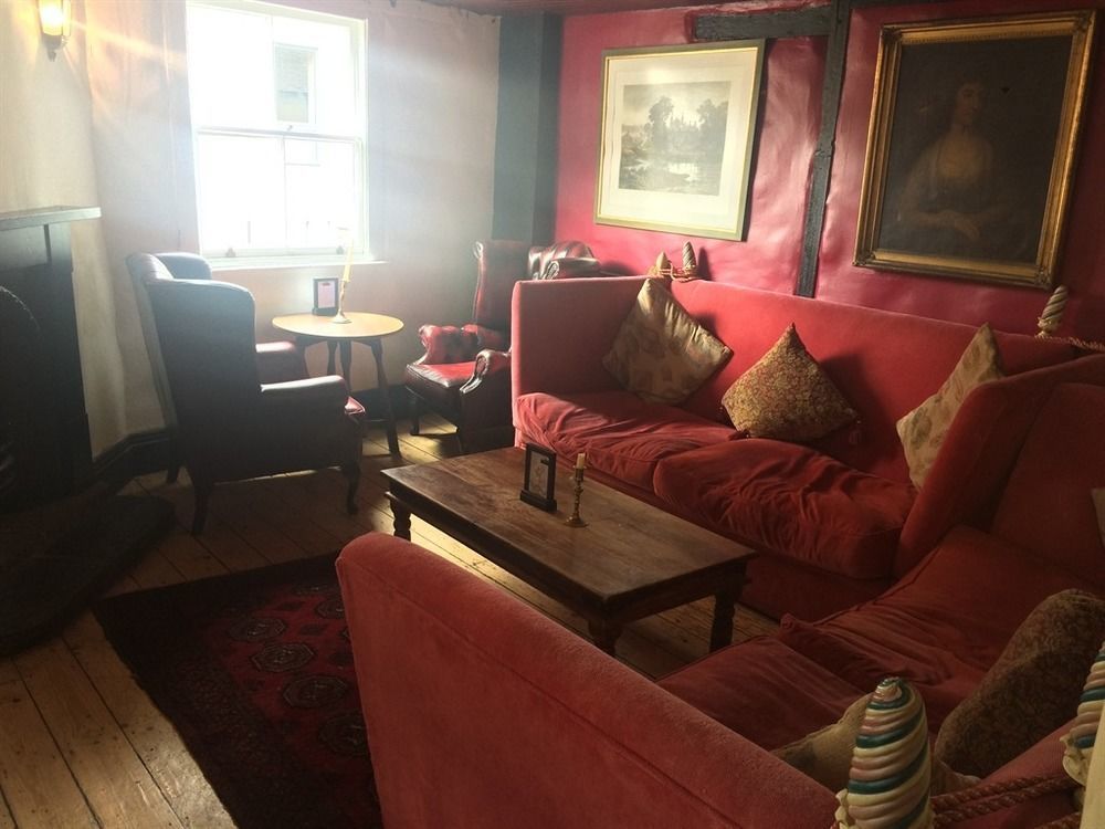The George Inn 3*
