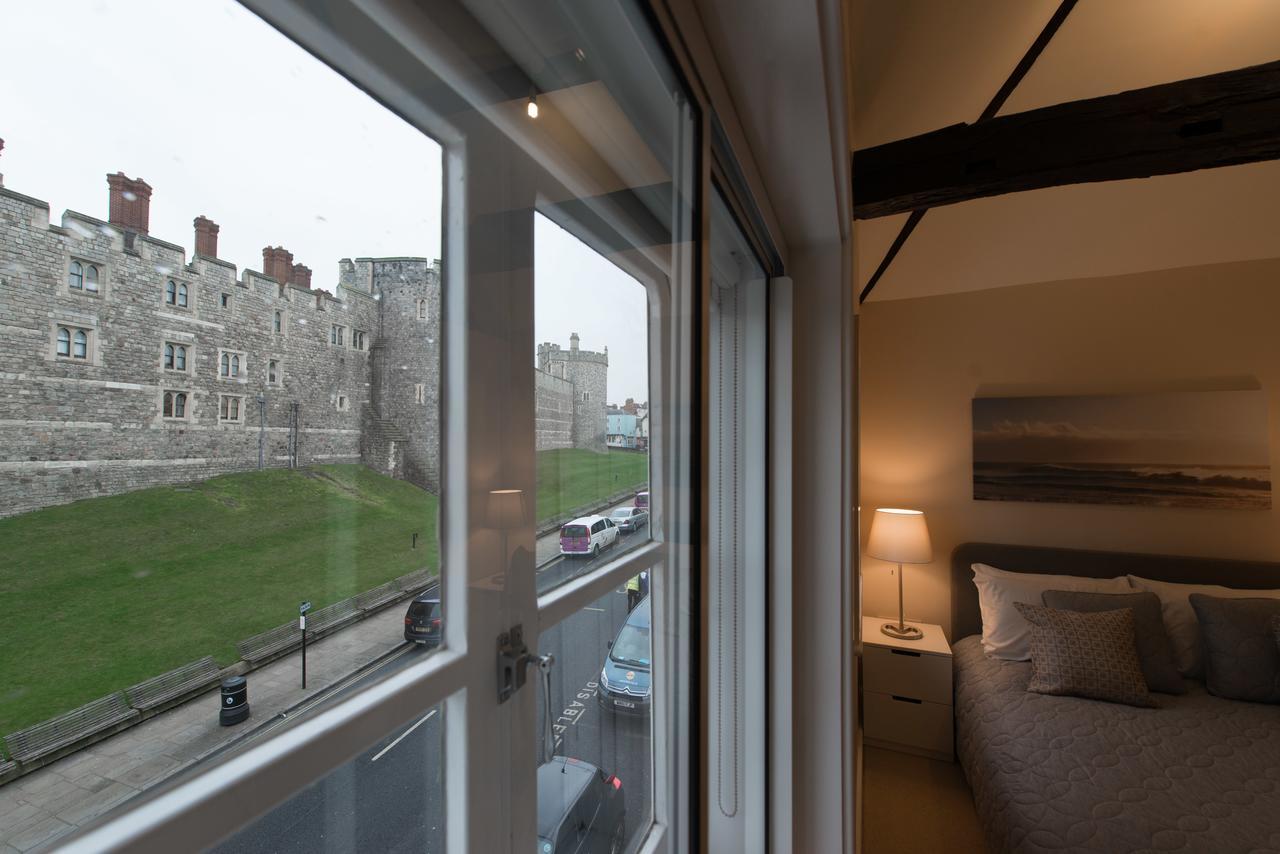 Facing The Castle * Windsor