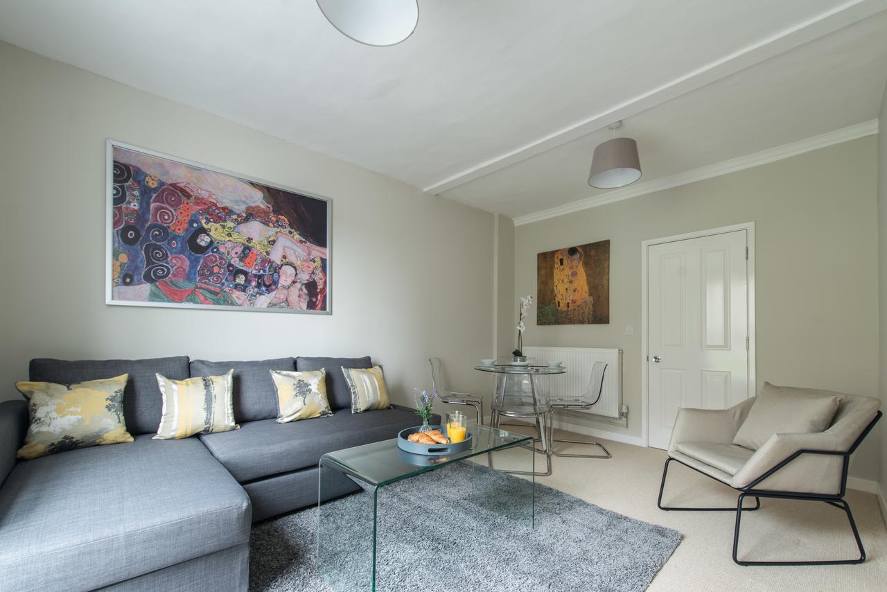Apartment Facing The Castle *