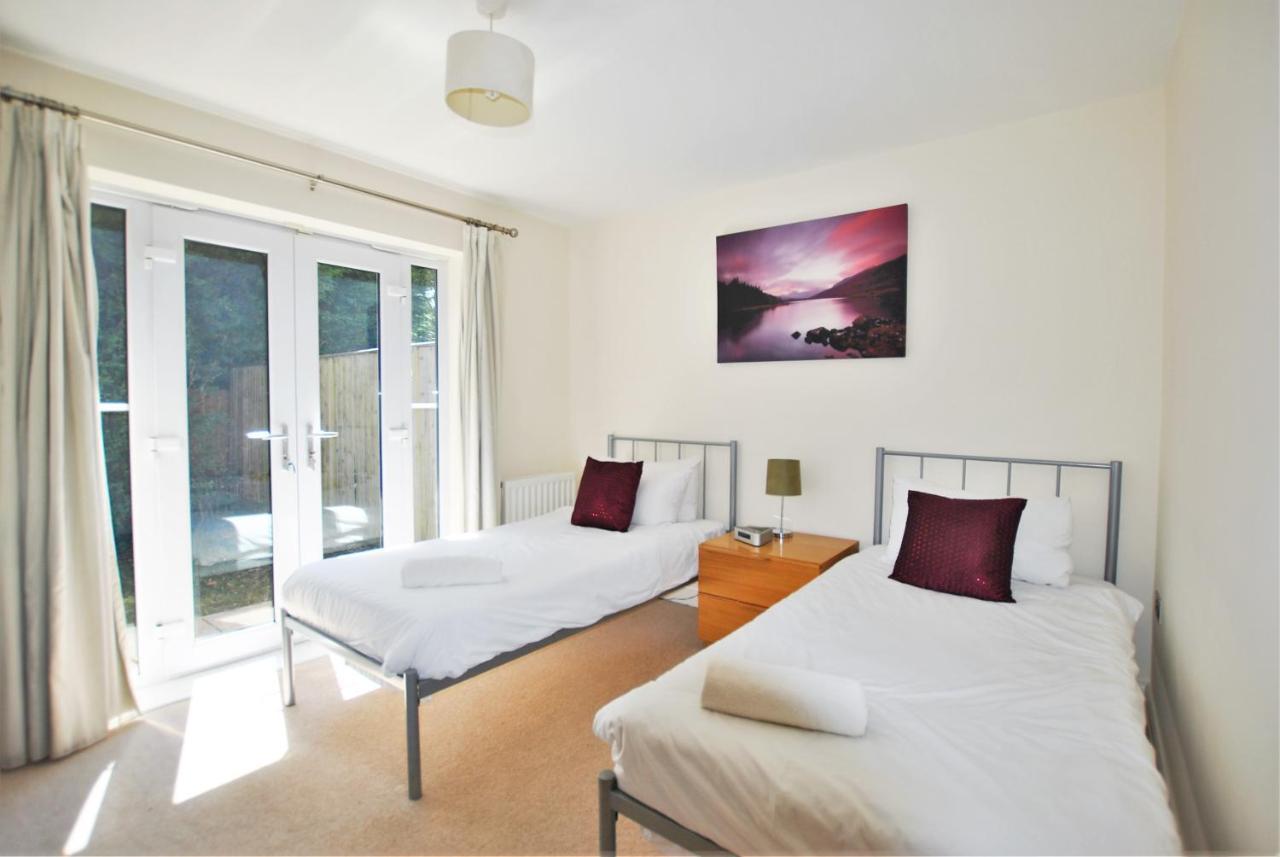 Apartment Spacious 2-bedroom With Parking In *