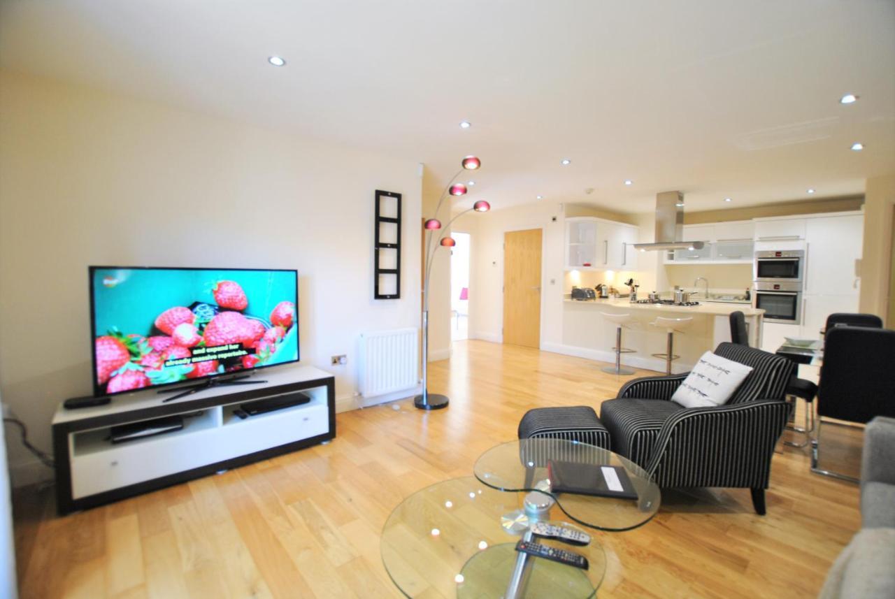 Spacious 2-bedroom With Parking In