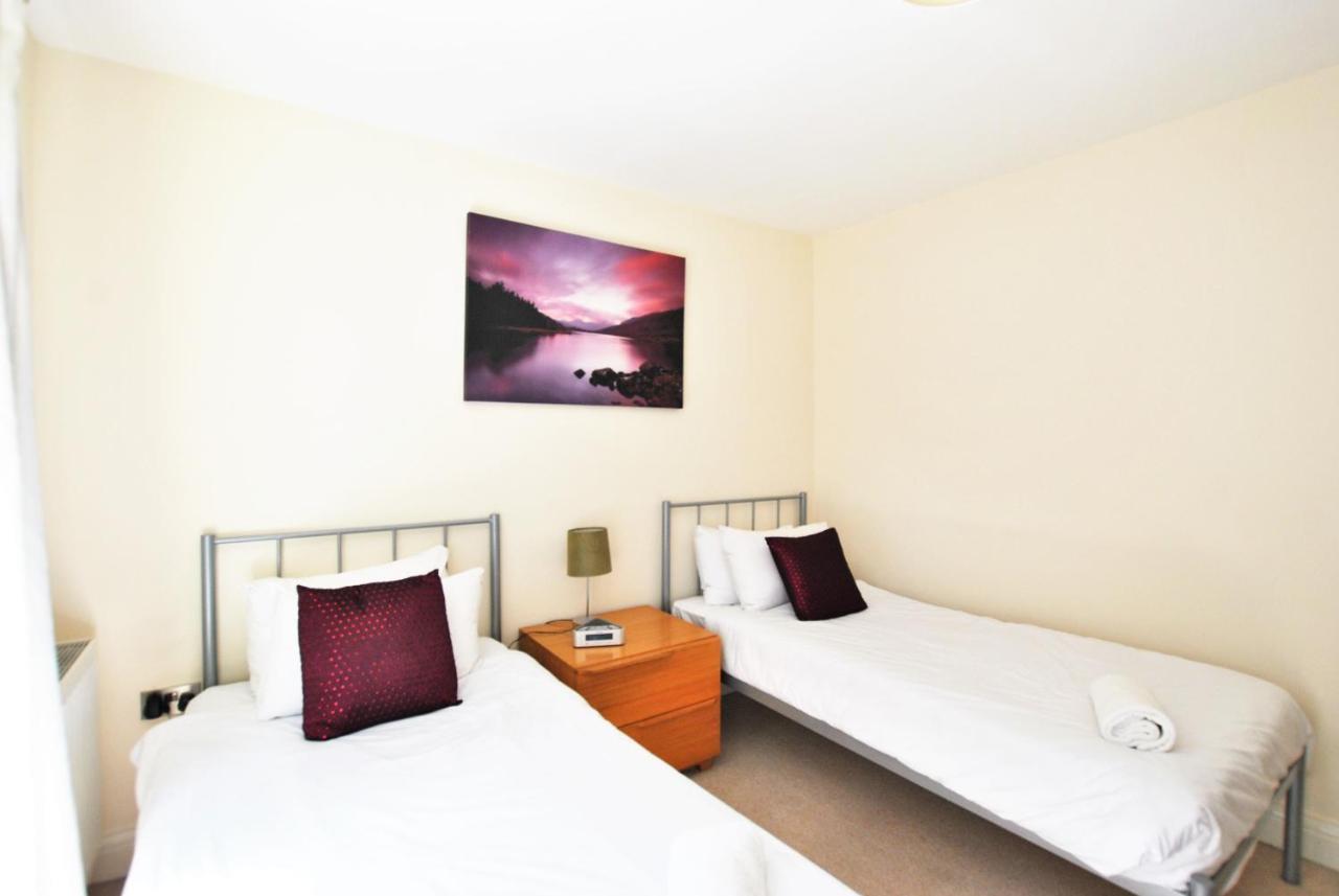 Spacious 2-bedroom With Parking In Apartment *