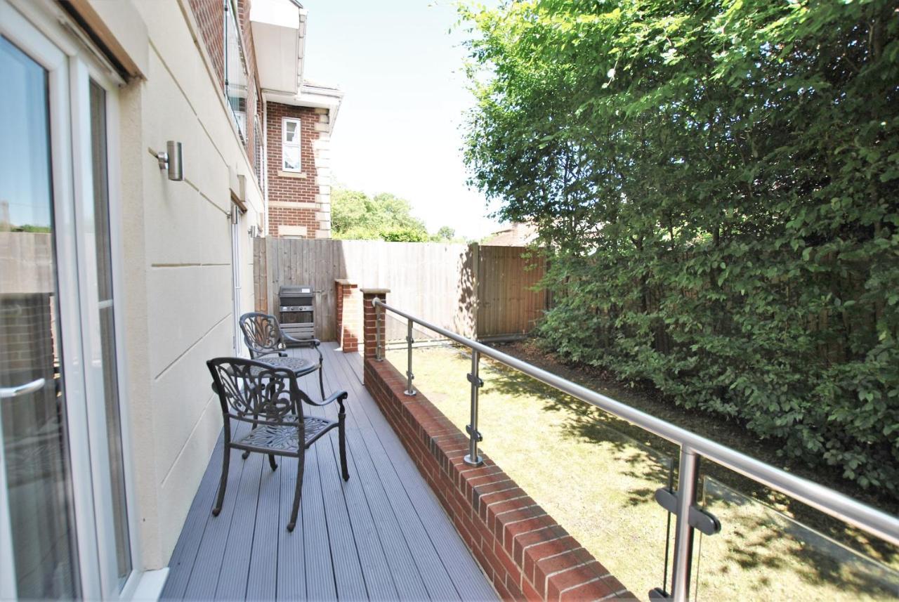 Spacious 2-bedroom With Parking In Apartment
