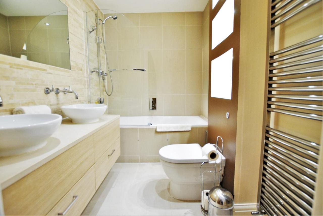 Spacious 2-bedroom With Parking In