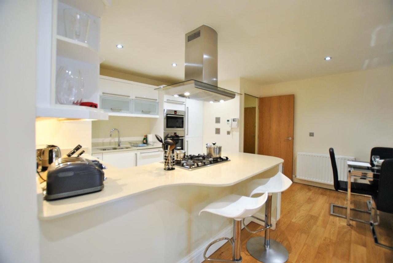 Apartment Spacious 2-bedroom With Parking In *
