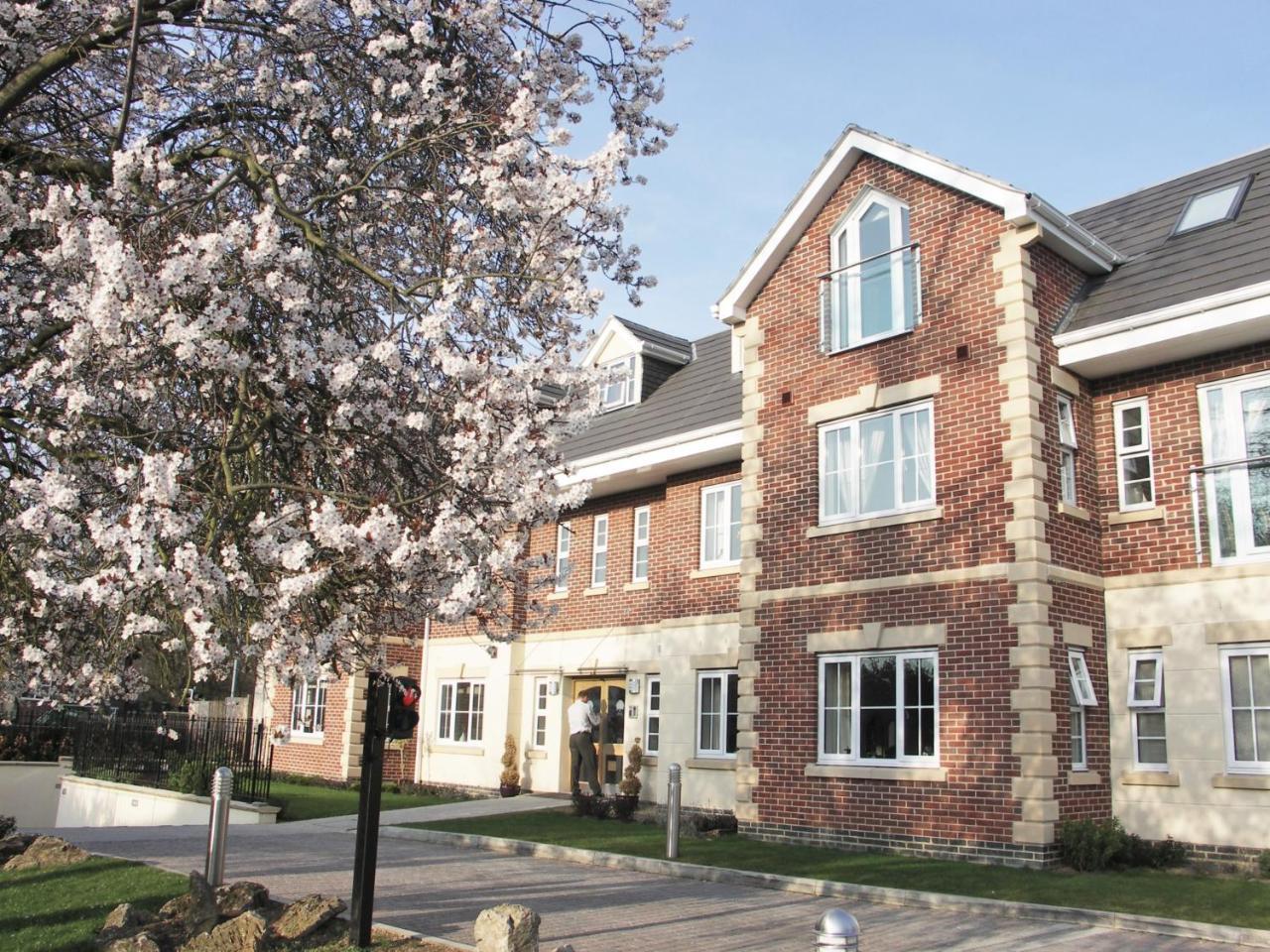 Spacious 2-bedroom With Parking In Apartment Windsor