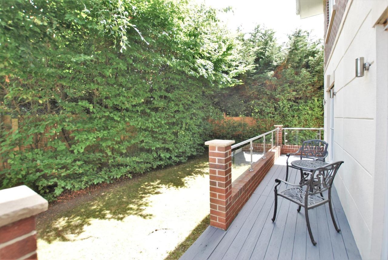 Spacious 2-bedroom With Parking In Apartment *