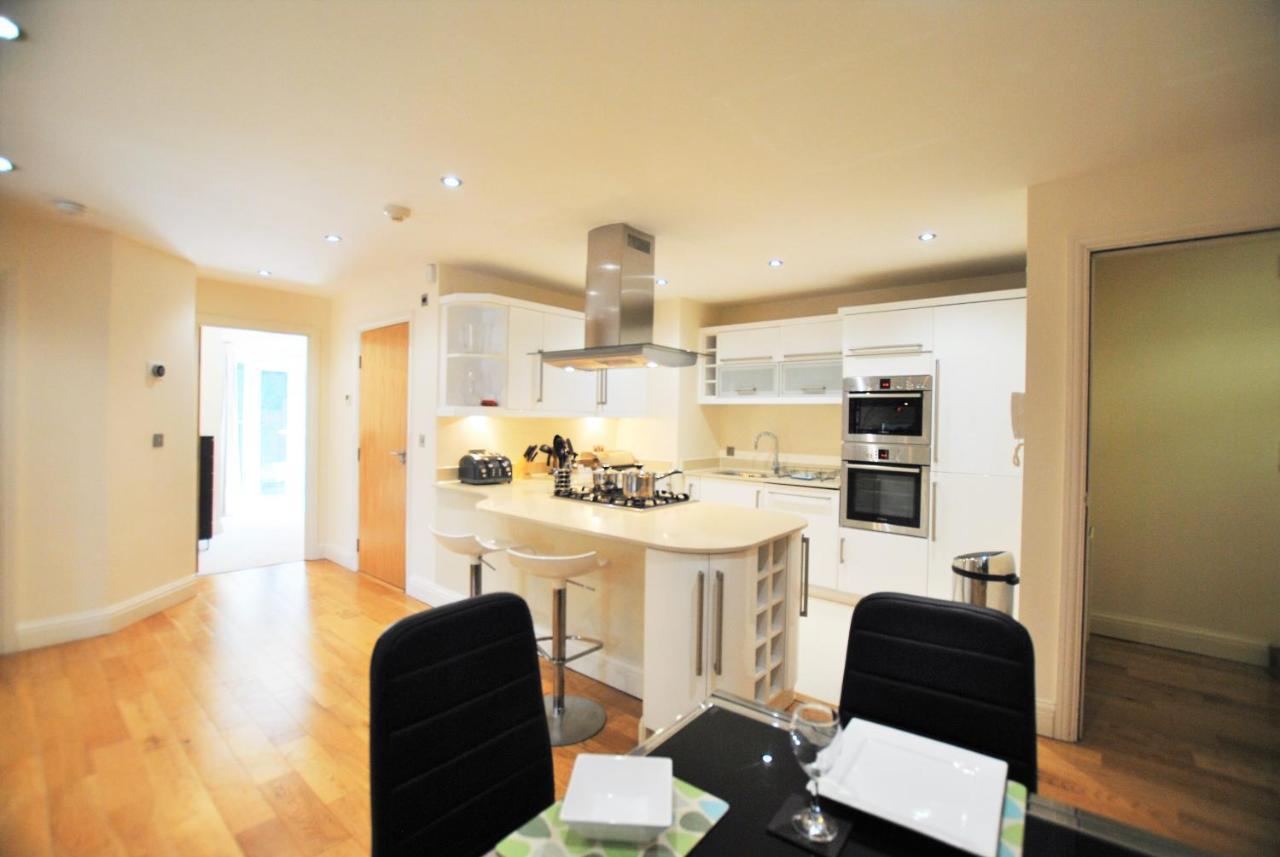 Apartment Spacious 2-bedroom With Parking In