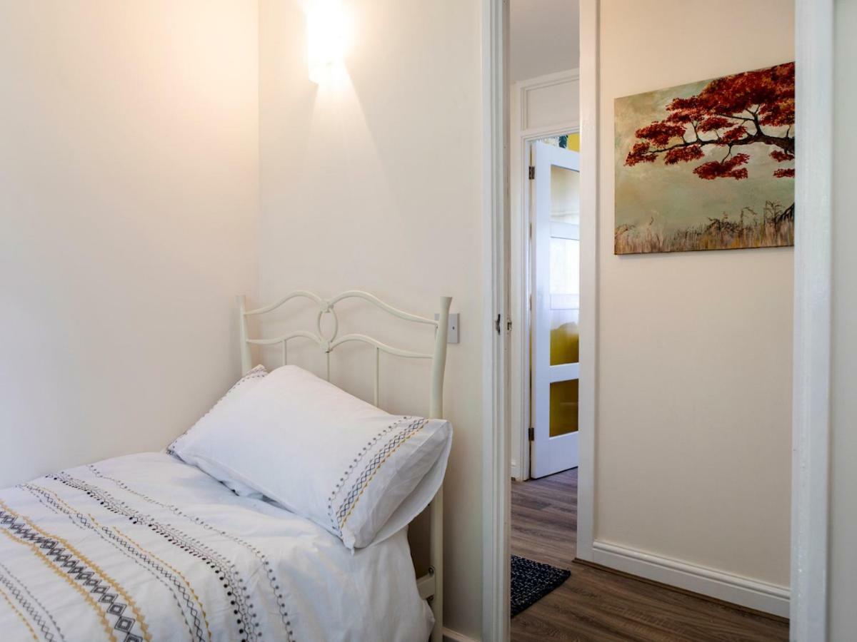 Pass The Keys Chic With Free Parking, 500m From Castle Apartment