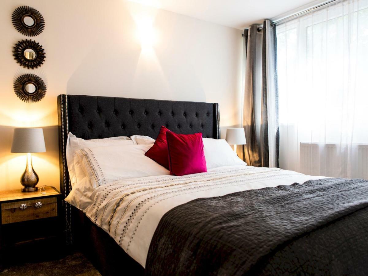 Pass The Keys Chic With Free Parking, 500m From Castle Apartment