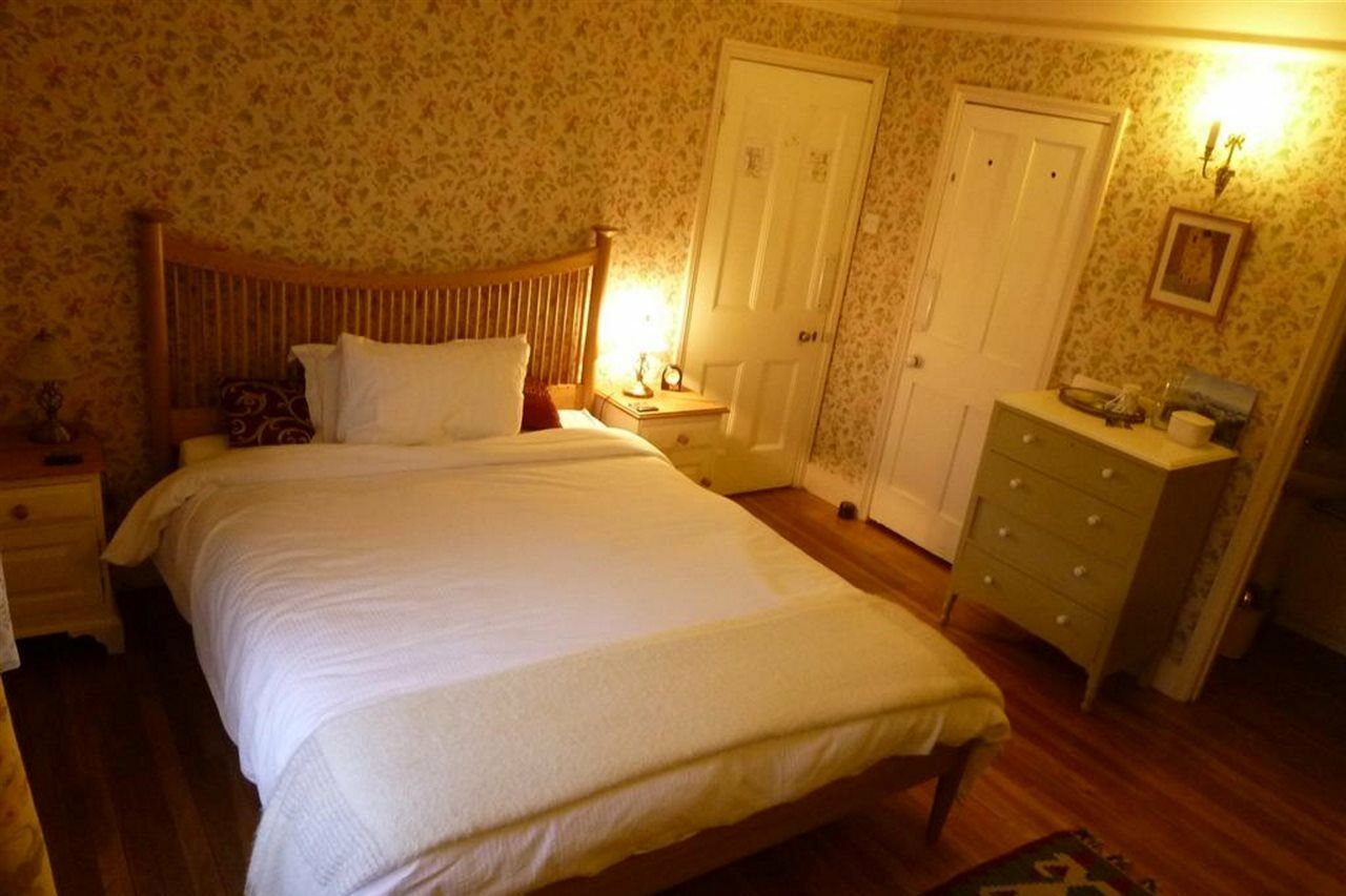 Bed & Breakfast Manor Cottage Bed And Breakfast