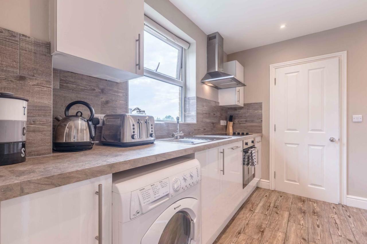 Apartment Modern Within Short Walk Of The Castle, High Street And Long Walk - Free Parking Windsor
