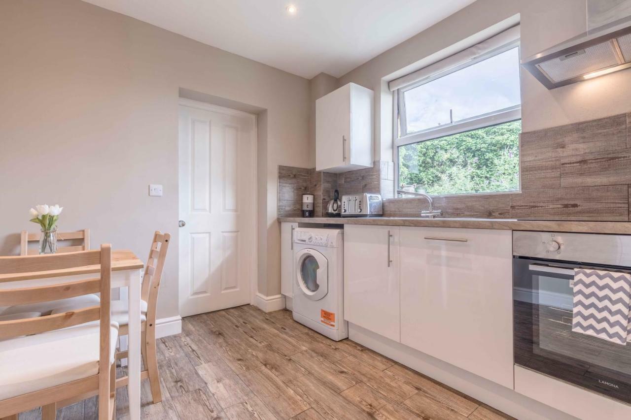 Apartment Modern Within Short Walk Of The Castle, High Street And Long Walk - Free Parking Windsor