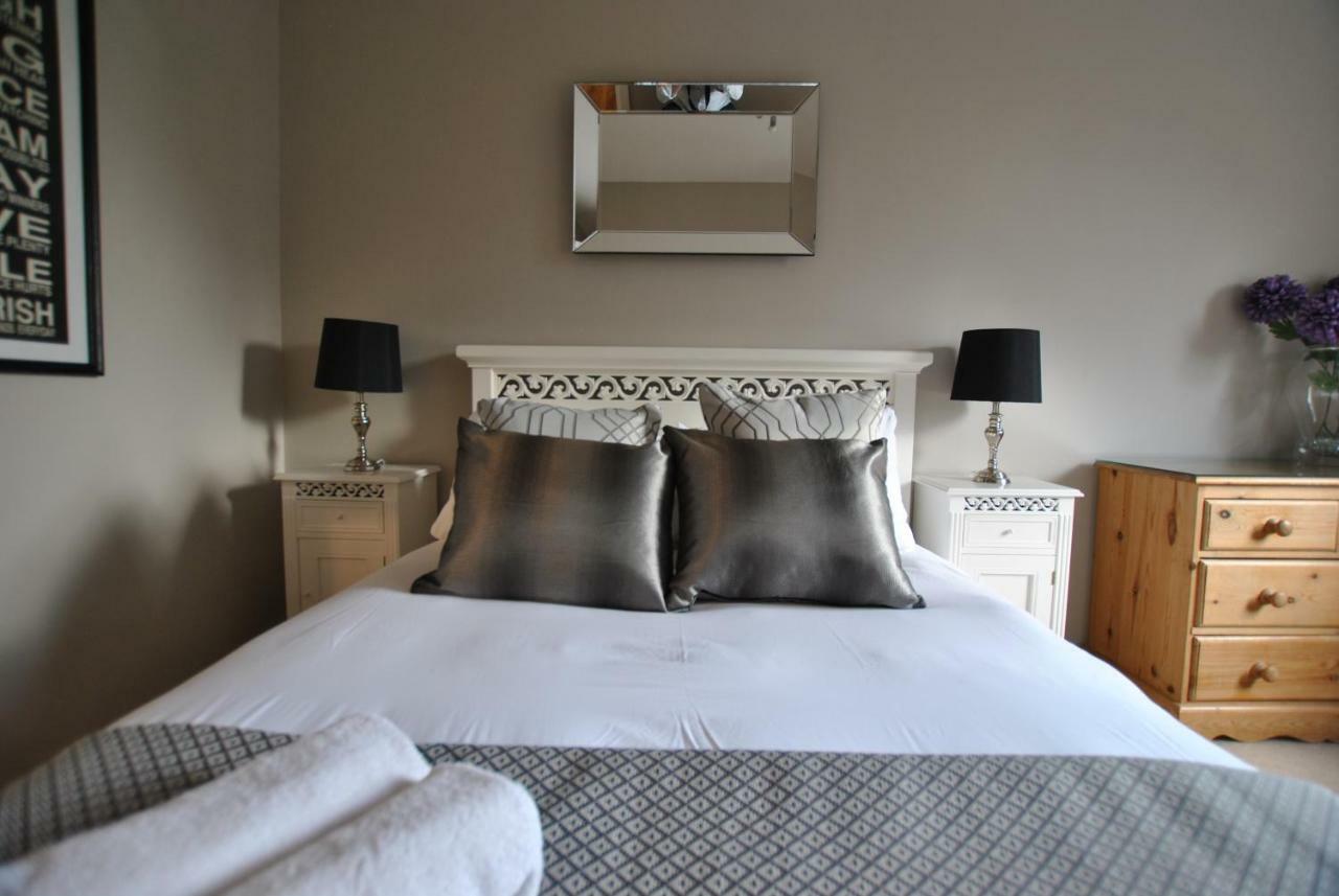 The Courtyard 2 Bedroom Apartments In Central Windsor With Parking Windsor