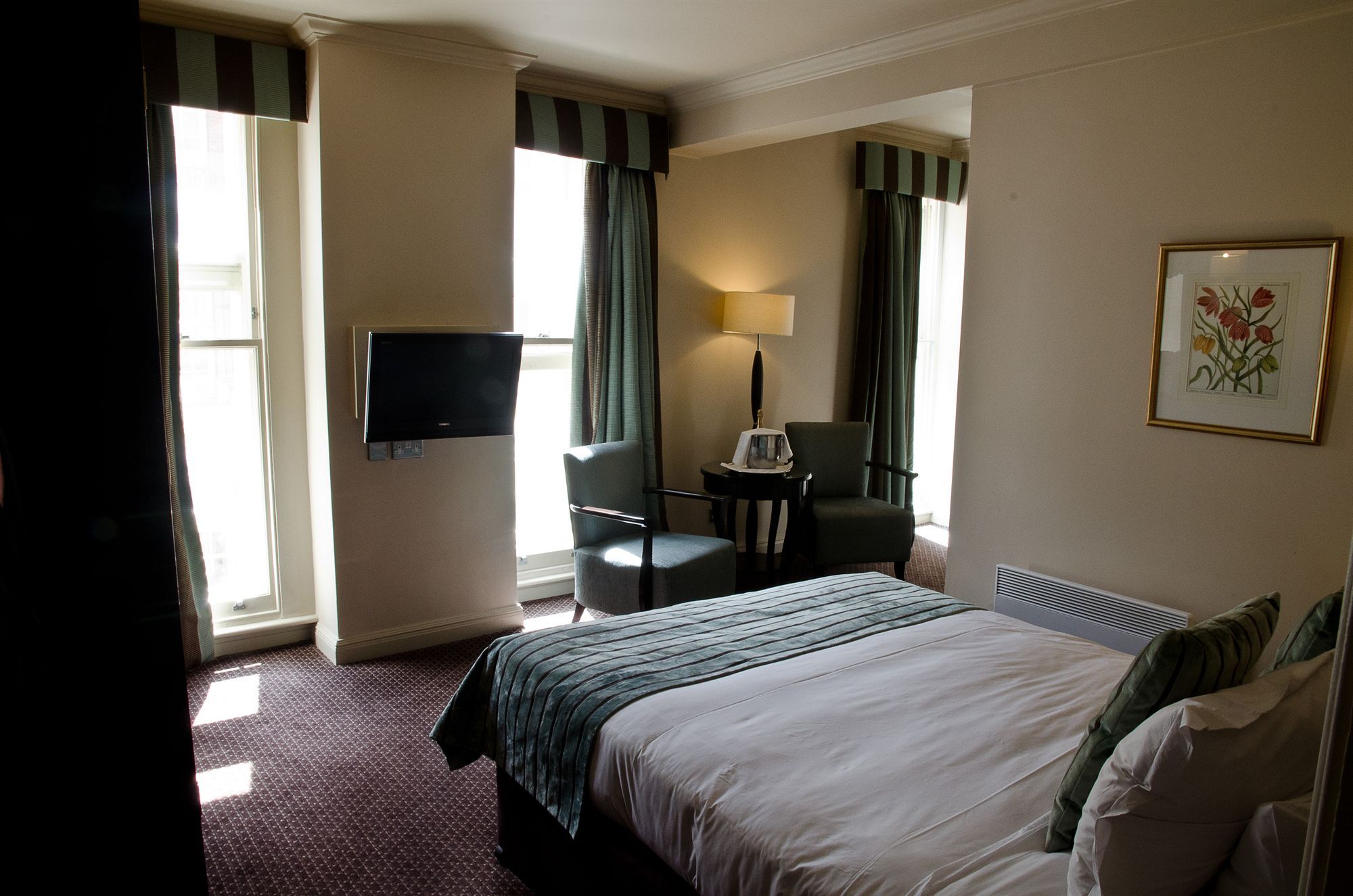 H & G Opposite Castle 4*