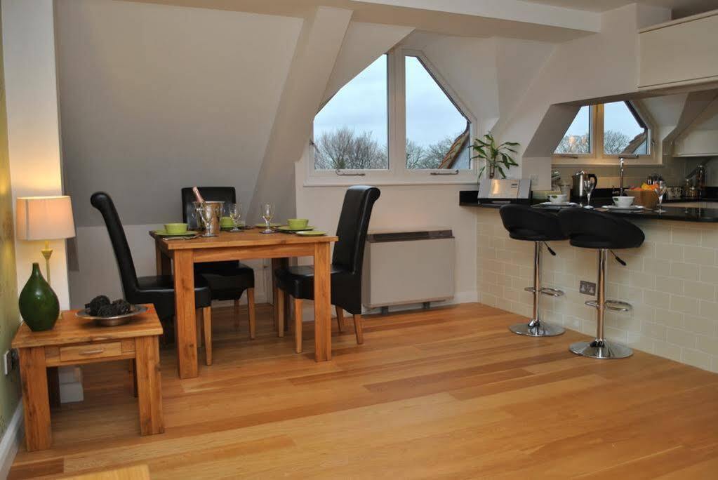 The Courtyard 2 Bedroom Apartments In Central Windsor With Parking * Windsor