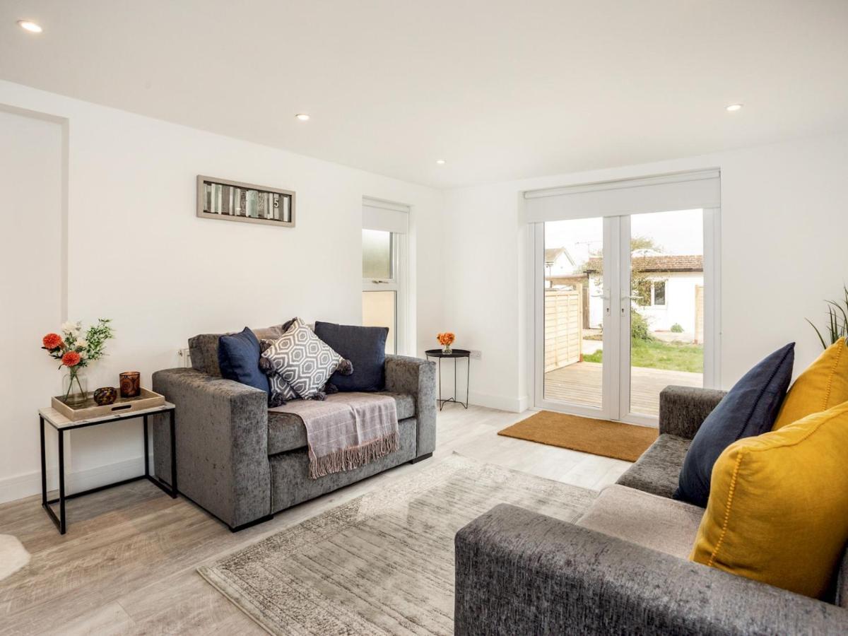 Fabulous 6 Sleeper! Great Location! *