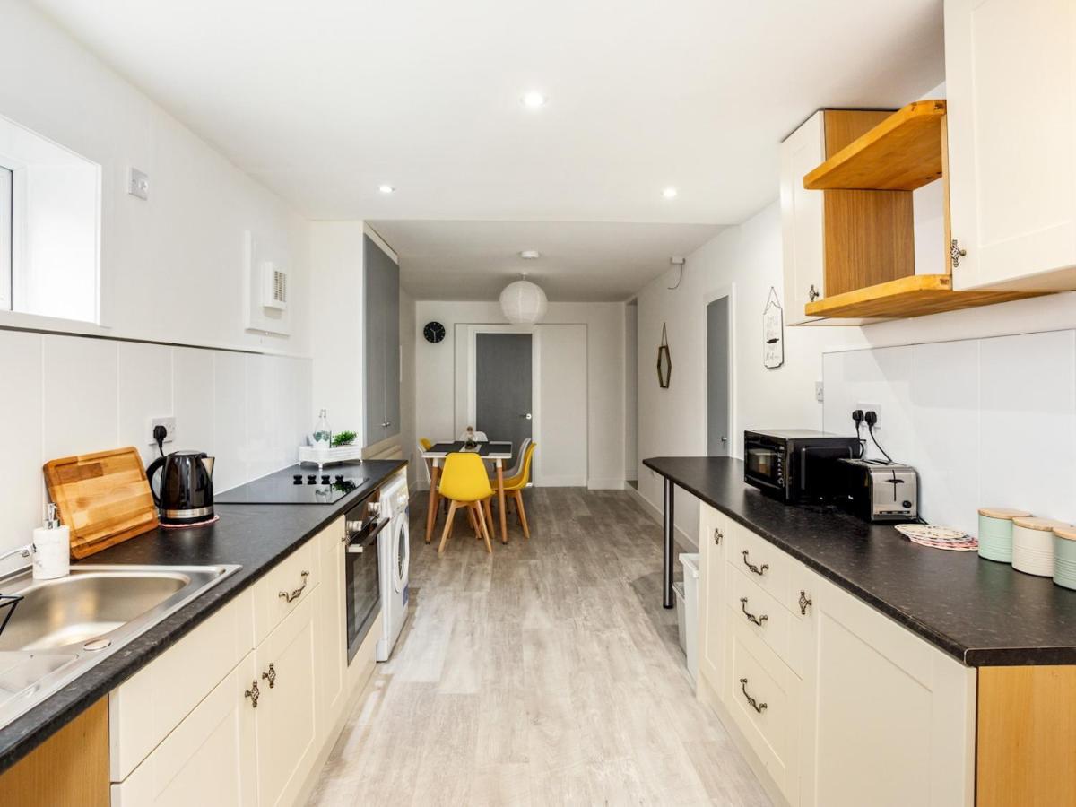 Fabulous 6 Sleeper! Great Location! *
