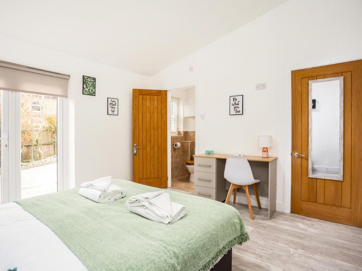 Fabulous 6 Sleeper! Great Location! * Windsor