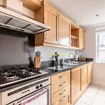 Perfect Spot In Central Windsor & Free Parking!