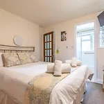 Central Windsor, 2 Bedroom 2 Bathroom, 5 Minutes To Castle