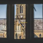 High St & Castle On Your Doorstep - A Hidden Gem!