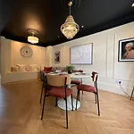 Stay In Style Opposite Windsor Castle & Free Parking