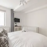 Windsor Castle & High Street 2 Min Walk