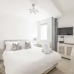 Windsor Castle & High Street 2 Min Walk