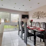Cosy 3 Bed Home, Families And Contractors, Direct Booking For Best Rates