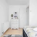 Stunning Victorian 3 Bed House Central Windsor