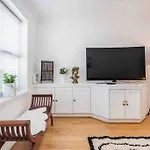 Stunning Victorian 3 Bed House Central Windsor