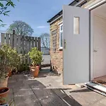 Stunning Victorian 3 Bed House Central Windsor