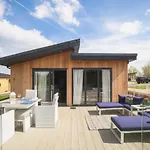 Waterfront Lodge Windsor Racecourse Marina