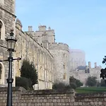 Large House For Relocating Families Contractors By Empire Property Lettings & Management Short Lets & Serviced Accommodation Windsor With High Speed Wifi & Smart Tv With Netflix