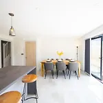 Princes Close - Spacious Modern Luxury Home