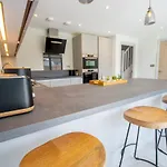 Princes Close - Spacious Modern Luxury Home