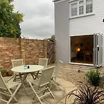 3 Bedroom House With Parking And Garden