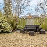 Charming 1 Bedroom Retreat In Central Windsor