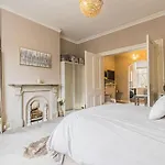 Charming 1 Bedroom Retreat In Central Windsor