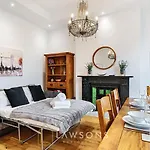 Lodge Living By Lawsons With Parking