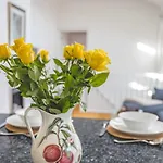 Windsor Gem: 1-Bed Oasis Near Castle