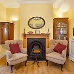 Windsor/Legoland/Ascot Charming 3Br Home In Centre