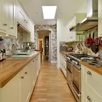 Windsor/Legoland/Ascot Charming 3Br Home In Centre